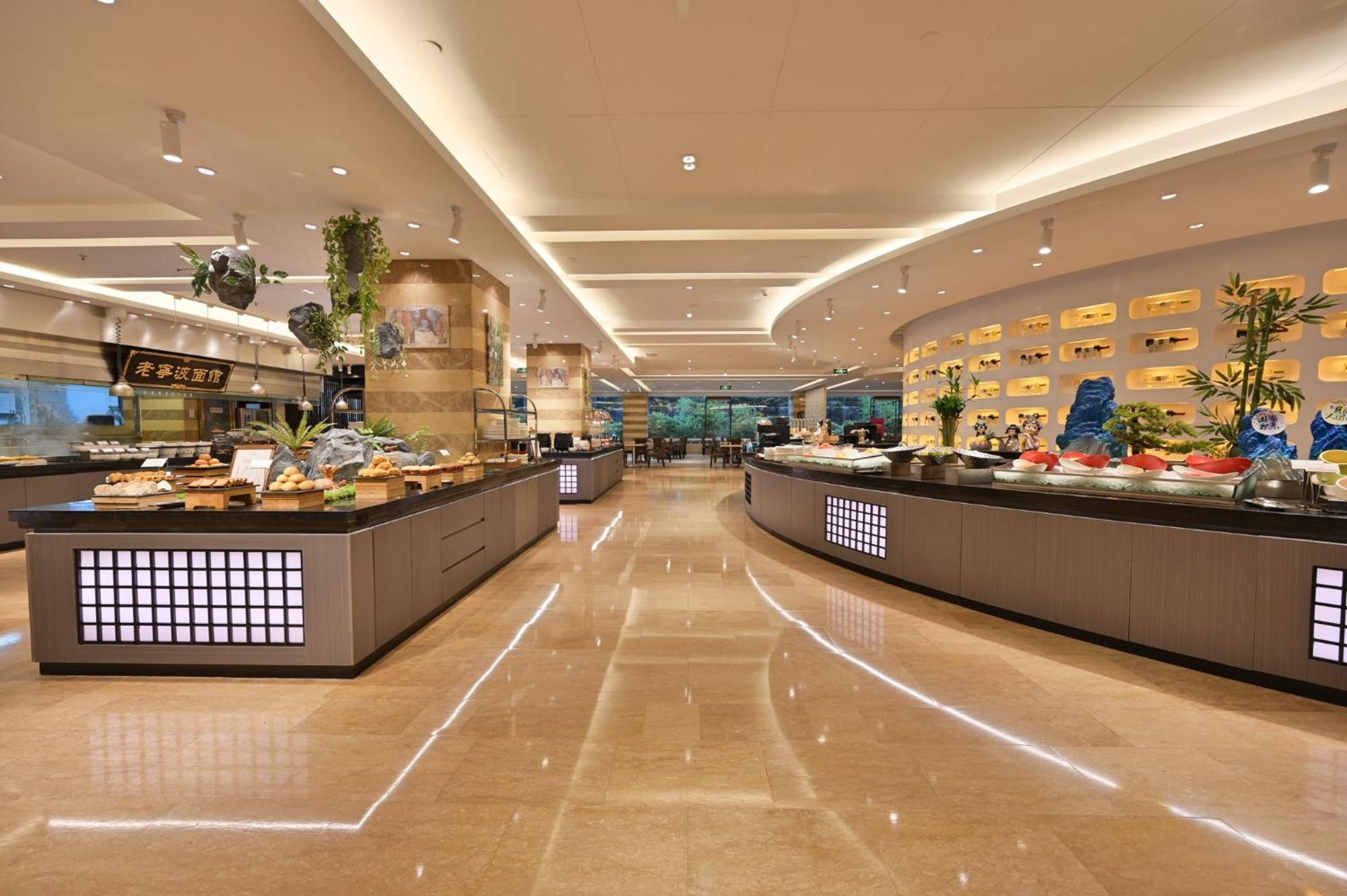 Hotel Crowne Plaza Center By Ihg - Near Railway Station