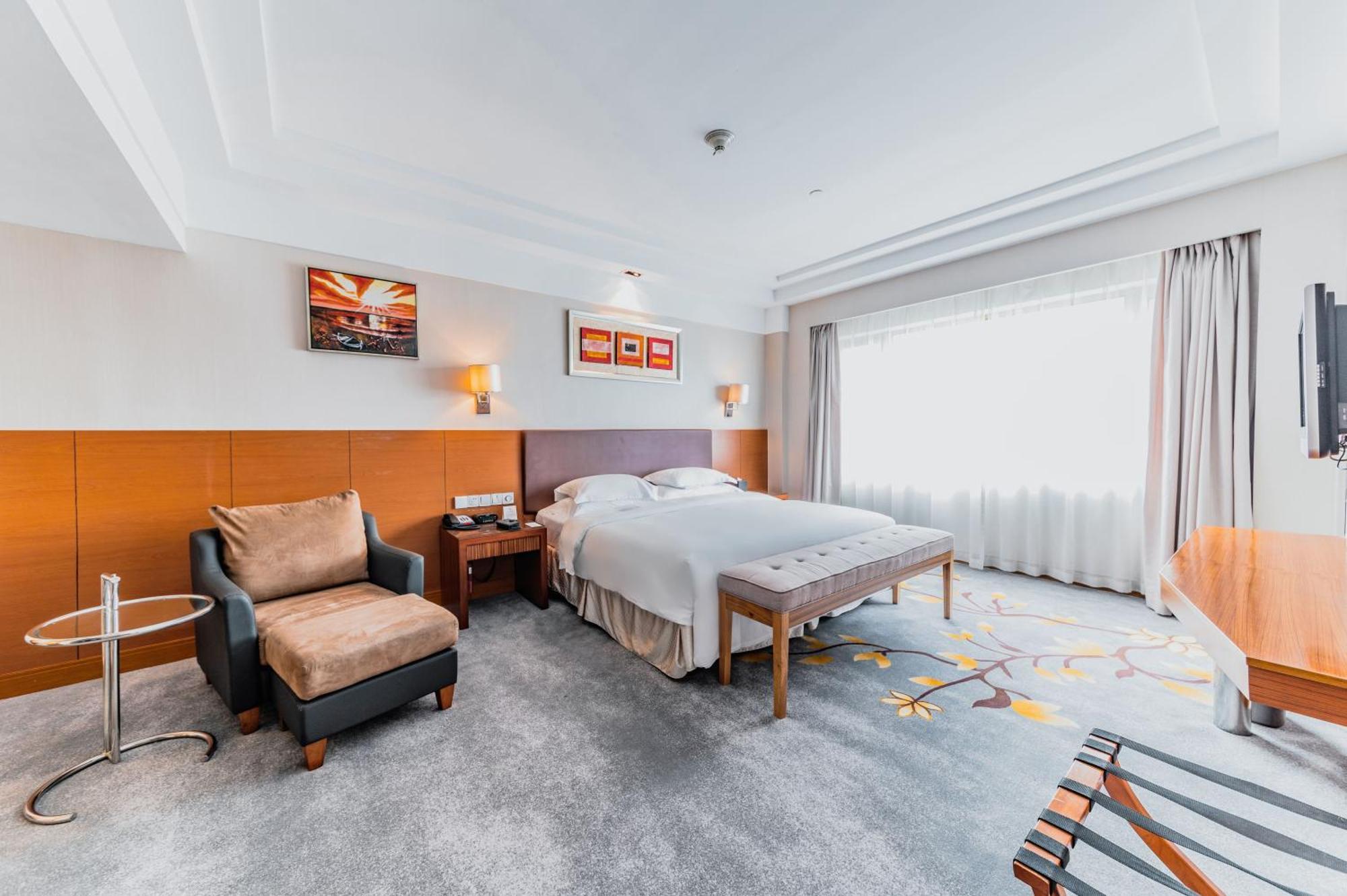 Hotel Crowne Plaza Center By Ihg - Near Railway Station 5*