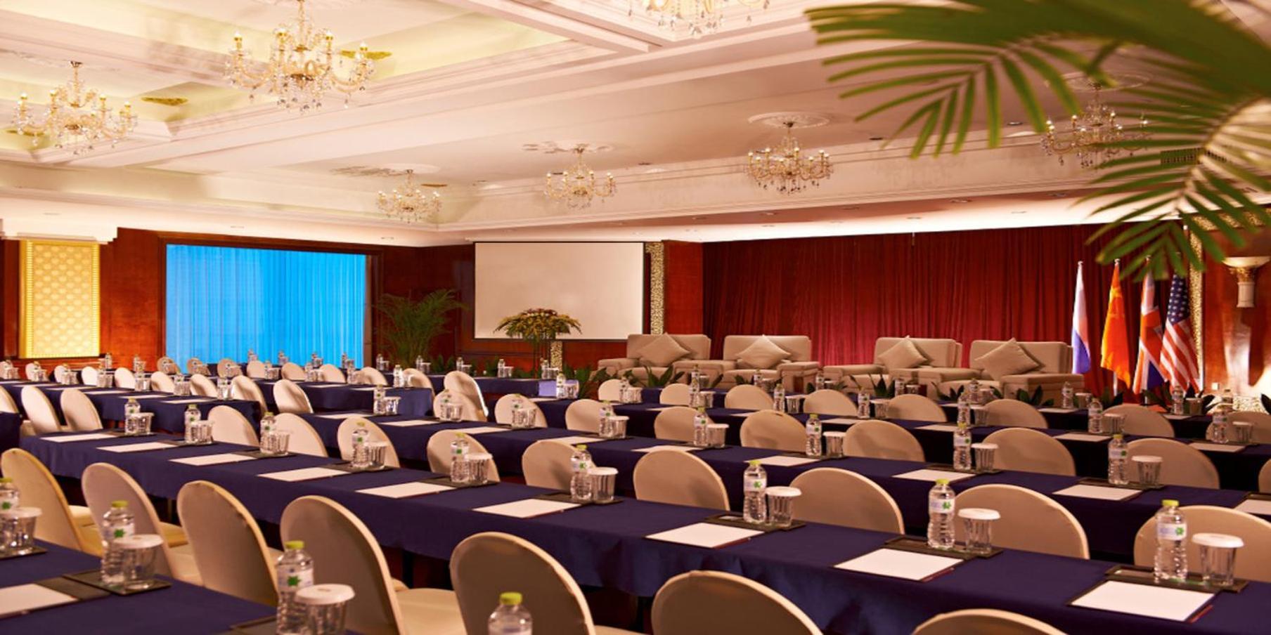 Crowne Plaza Center By Ihg - Near Railway Station