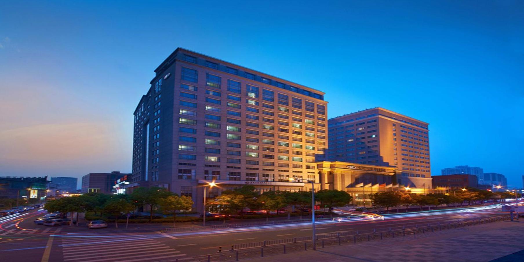 Hotel Crowne Plaza Center By Ihg - Near Railway Station