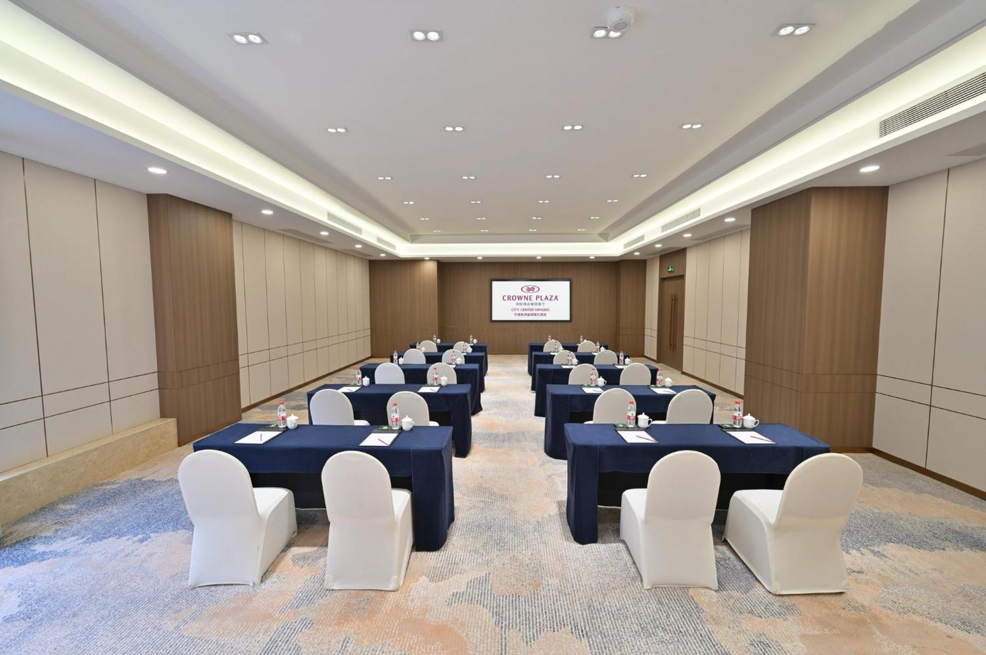 Crowne Plaza Center By Ihg - Near Railway Station