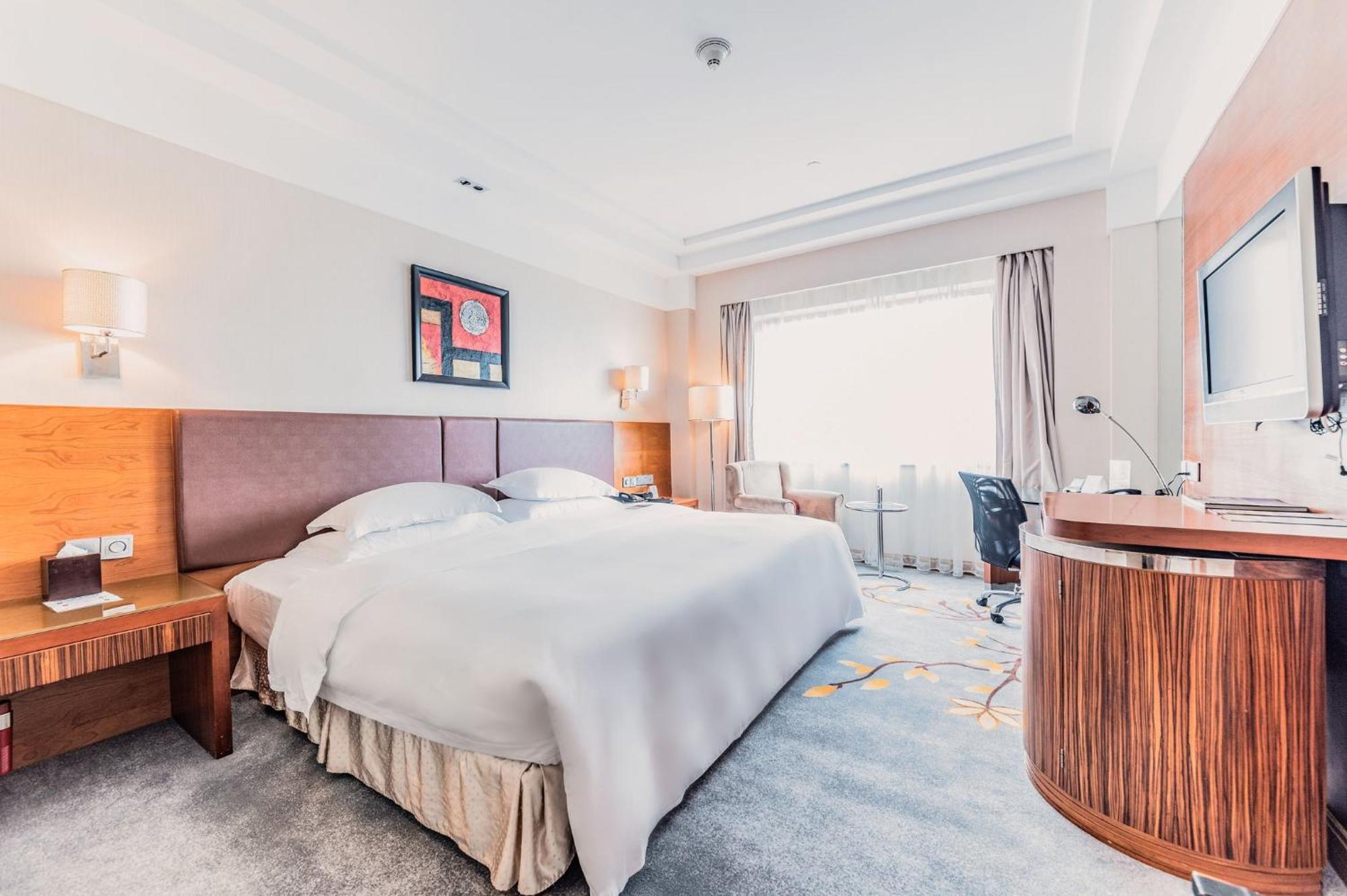 Crowne Plaza Center By Ihg - Near Railway Station 5*