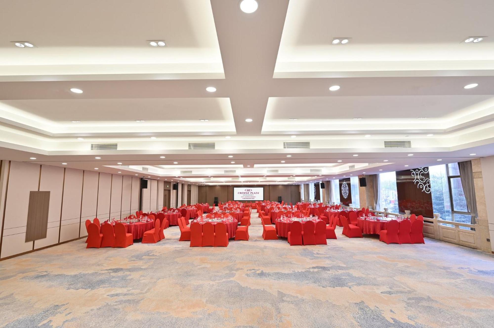 Crowne Plaza Center By Ihg - Near Railway Station