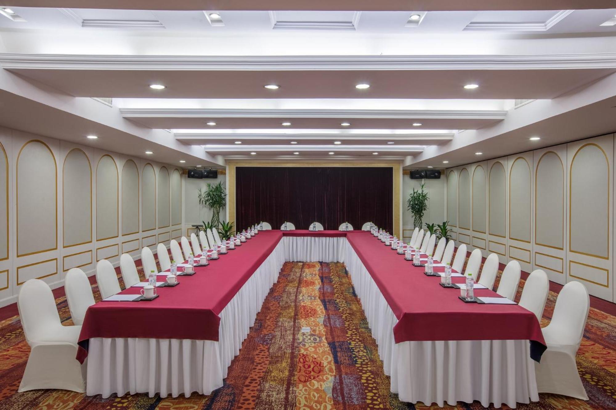 Crowne Plaza Center By Ihg - Near Railway Station Hotel