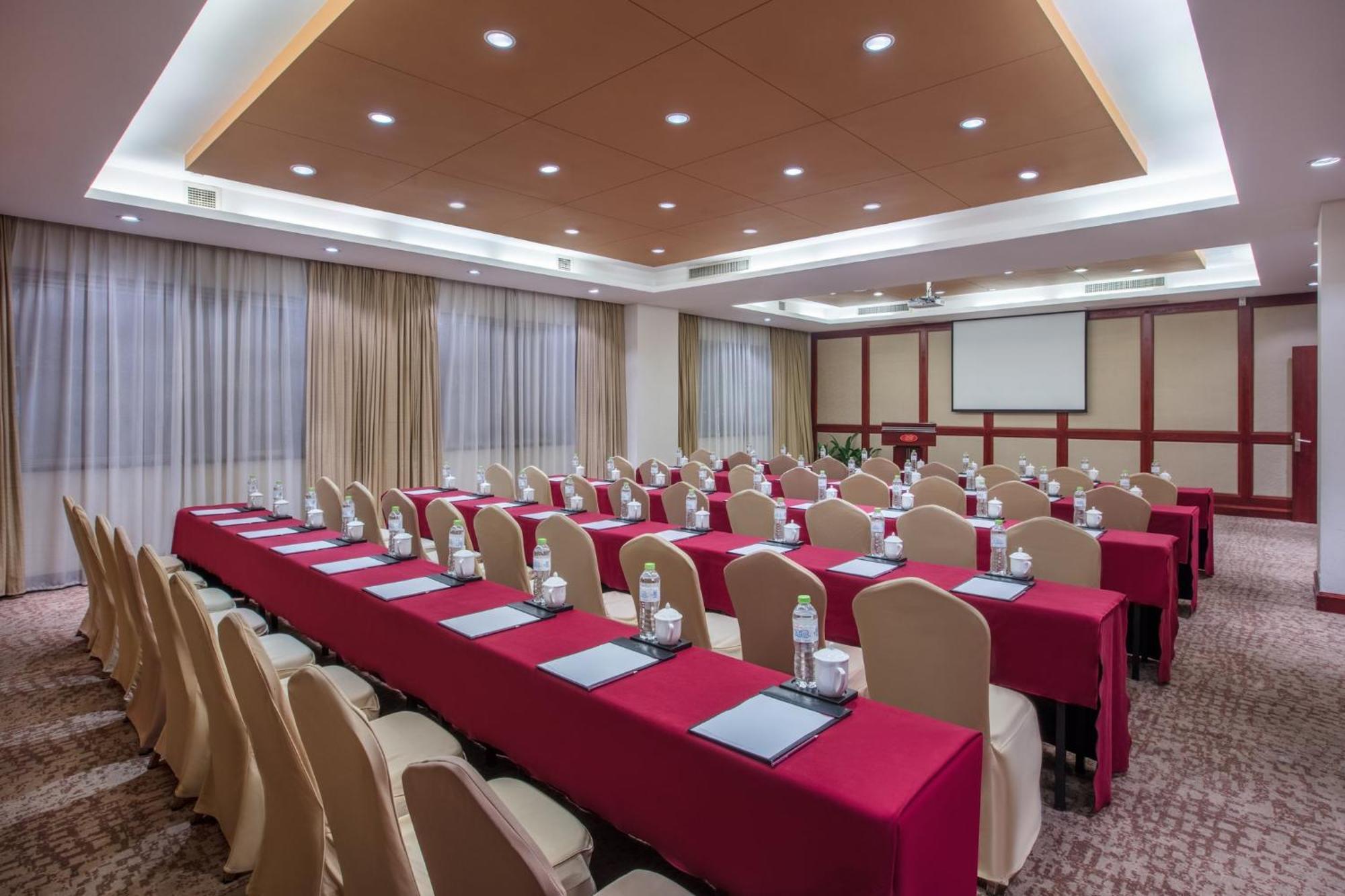 Crowne Plaza Center By Ihg - Near Railway Station 5*